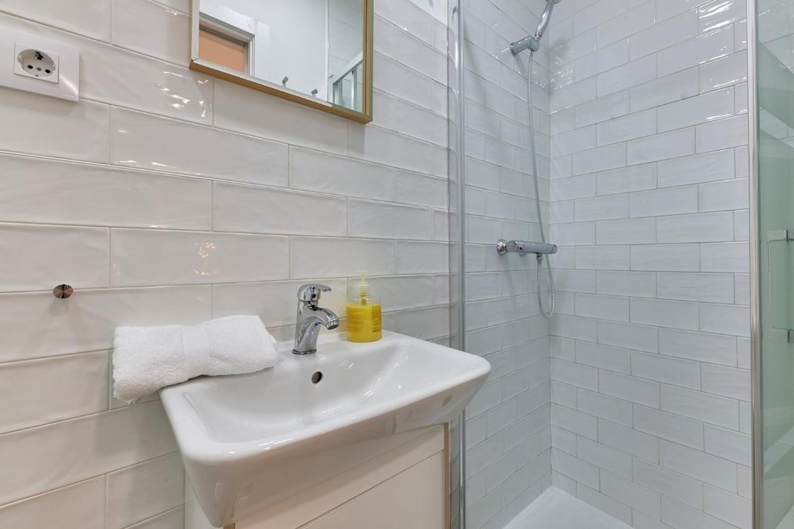 Fee4Me. Amazing Apartment In The Heart Of Lavapies Madrid Luaran gambar
